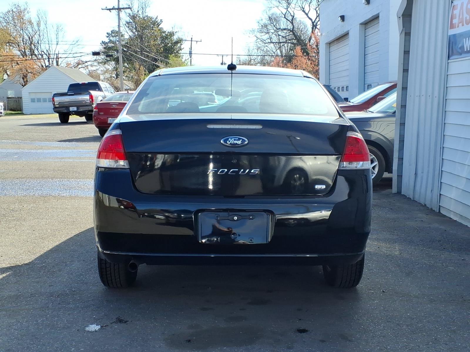 Used 2009 Ford Focus SE FWD image 4