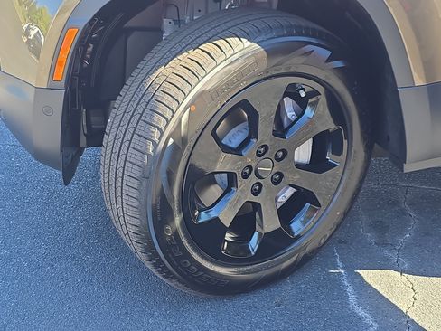 New 2026 Land Rover Defender 110 S image 31