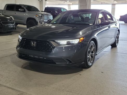 Used 2023 Honda Accord EX image 3