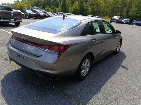 Used 2023 Hyundai Elantra SE FWD image 4
