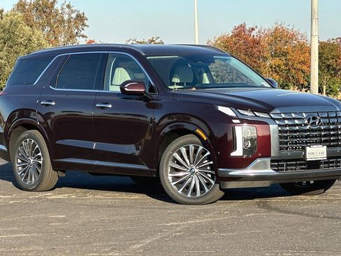 New 2023 Hyundai Palisade Calligraphy FWD image 2