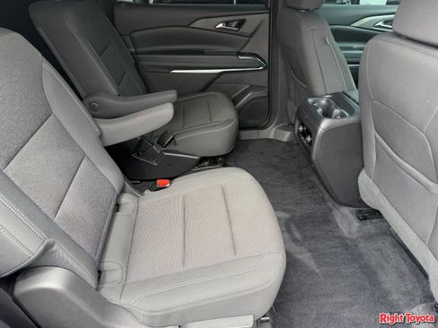 Used 2025 Chevrolet Traverse LT w/ Driver Confidence Package FWD image 15
