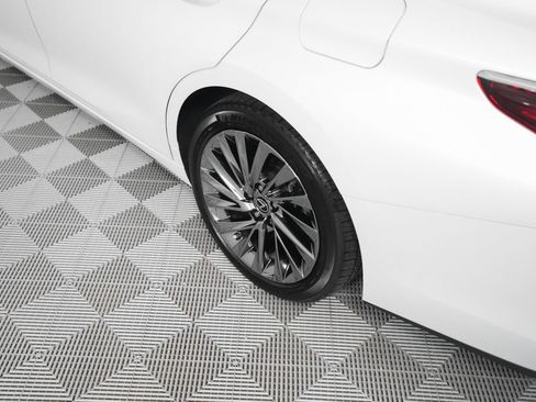 Certified 2025 Lexus ES 350 Ultra Luxury w/ Accessory Package (Z2) FWD image 8