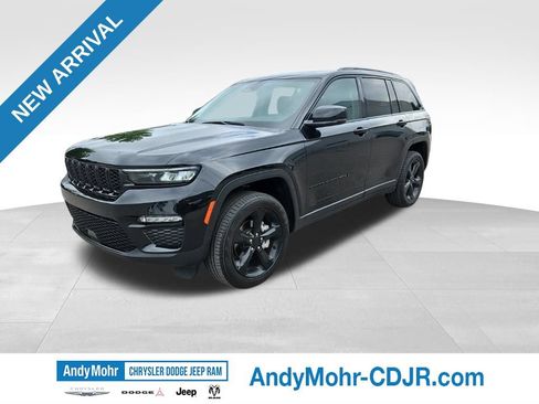 Used 2023 Jeep Grand Cherokee Limited w/ Black Appearance Package AWD/4WD image 1
