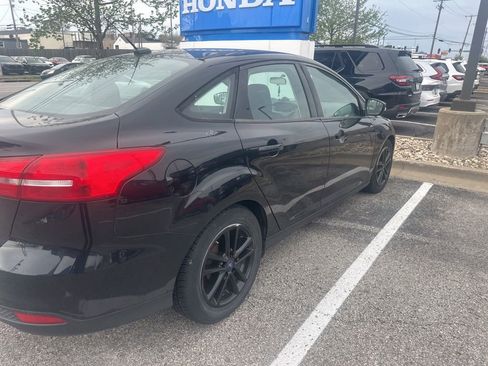 Used 2017 Ford Focus SE w/ Cold Weather Package image 3