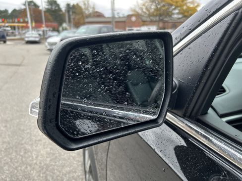 Used 2023 GMC Acadia SLE w/ Driver Convenience Package image 10