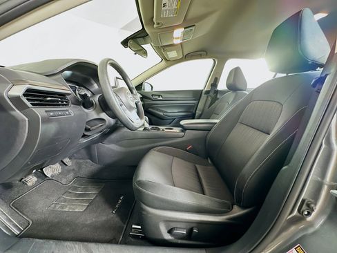 Used 2025 Nissan Altima 2.5 SV image 13