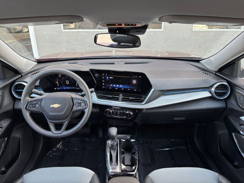Used 2025 Chevrolet Trax LT image 53