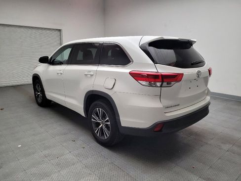 Used 2018 Toyota Highlander LE image 5