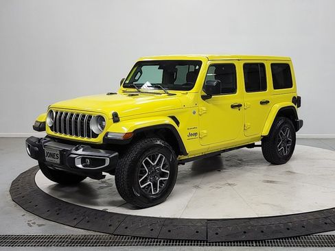 Used 2024 Jeep Wrangler Unlimited Sahara AWD/4WD image 3