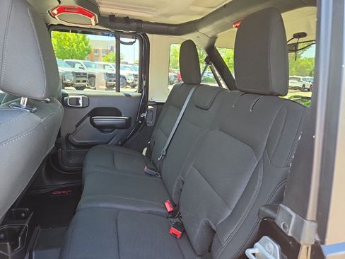 Used 2018 Jeep Wrangler Unlimited Sport S AWD/4WD image 27