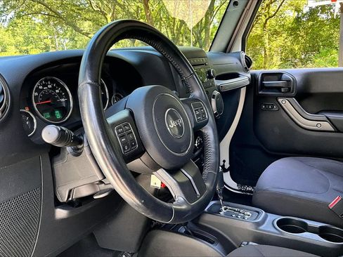 Used 2017 Jeep Wrangler Sport w/ Connectivity Group AWD/4WD image 12