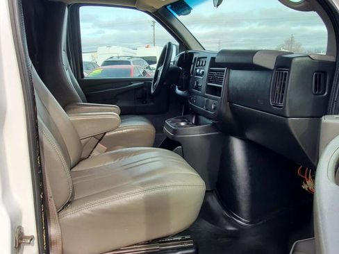 Used 2015 Chevrolet Express 2500 RWD image 16
