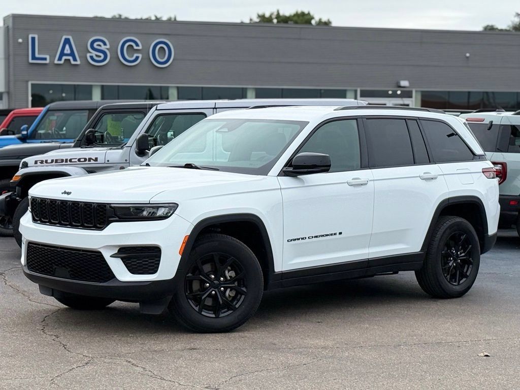 Used 2025 Jeep Grand Cherokee Altitude AWD/4WD 360° Tour
