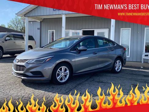Used 2018 Chevrolet Cruze LT FWD image 1