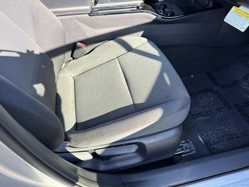 Used 2025 Toyota Prius LE image 10