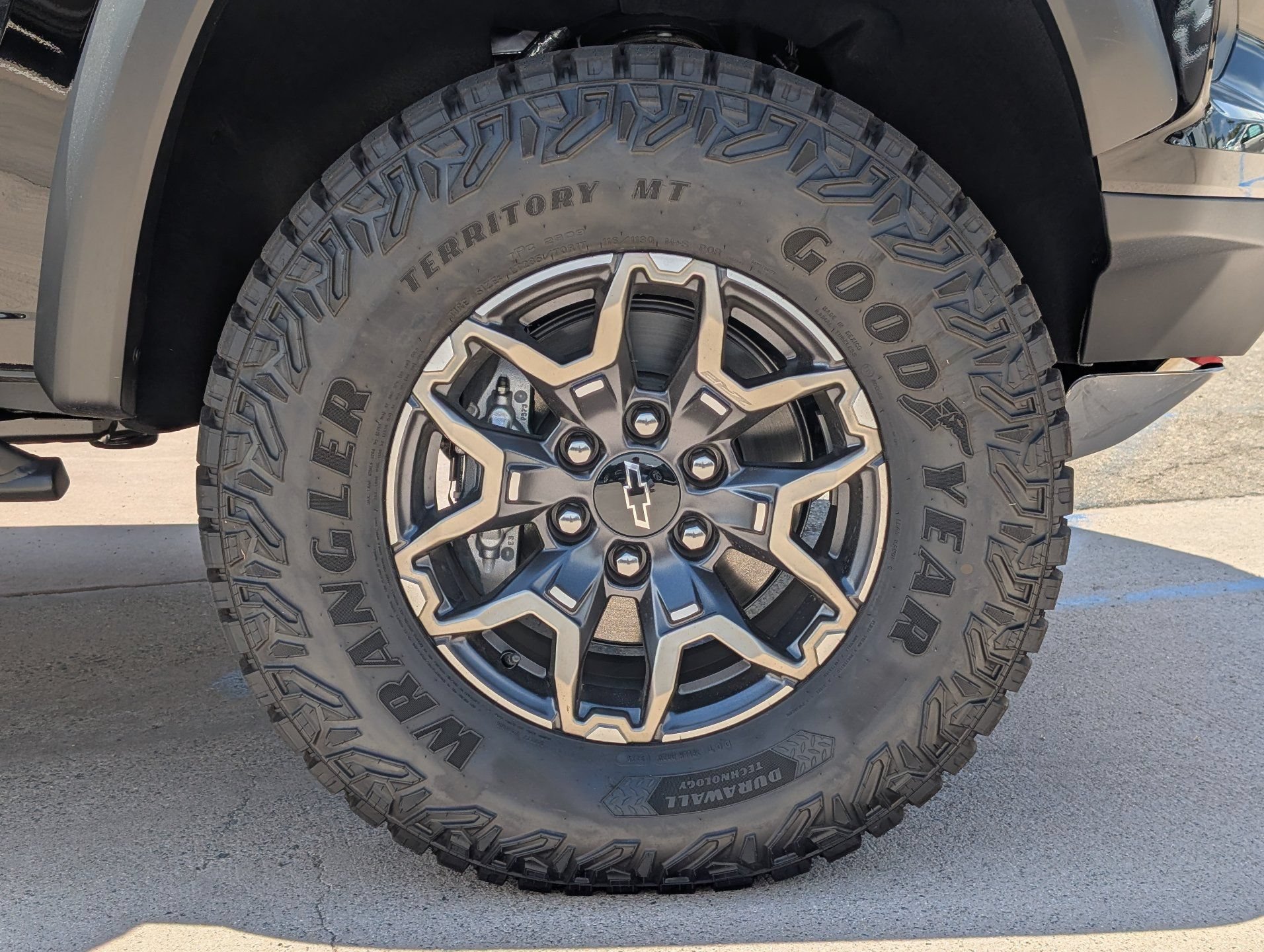 New 2026 Chevrolet Colorado ZR2 w/ Technology Package AWD/4WD image 6