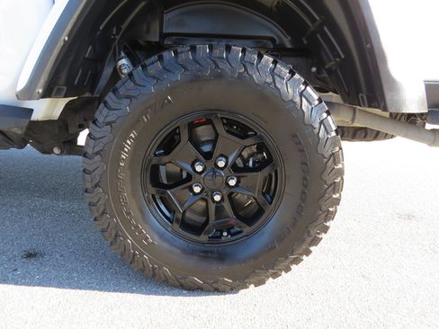 Used 2020 Jeep Gladiator Rubicon image 11