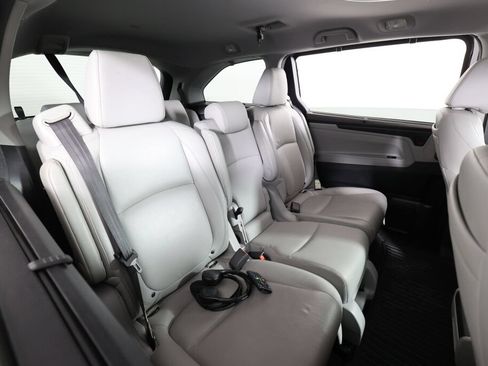 Used 2018 Honda Odyssey Touring image 22
