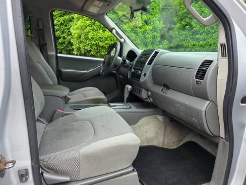 Used 2012 Nissan Frontier SV AWD/4WD image 27