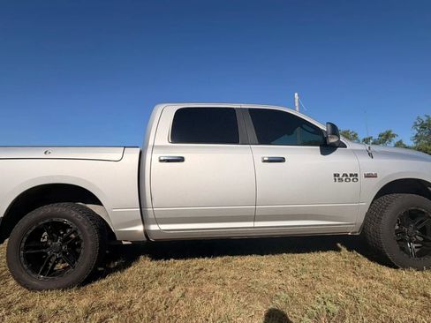 Used 2017 RAM 1500 Lone Star AWD/4WD image 4