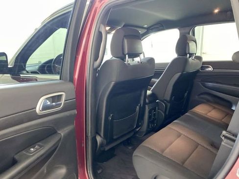 Used 2018 Jeep Grand Cherokee Laredo RWD image 29