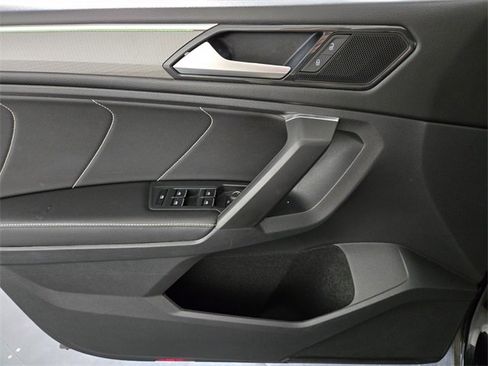 Used 2023 Volkswagen Tiguan SE R-Line image 29