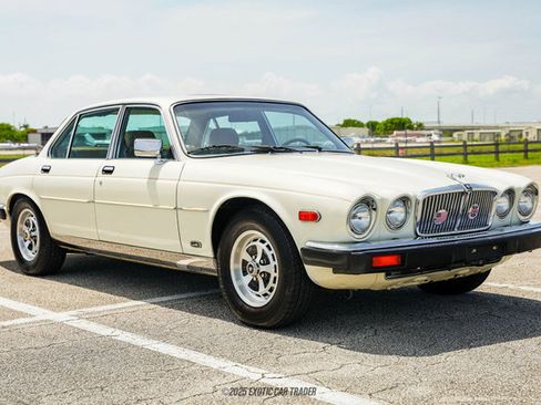 Used 1987 Jaguar XJ6 image 12