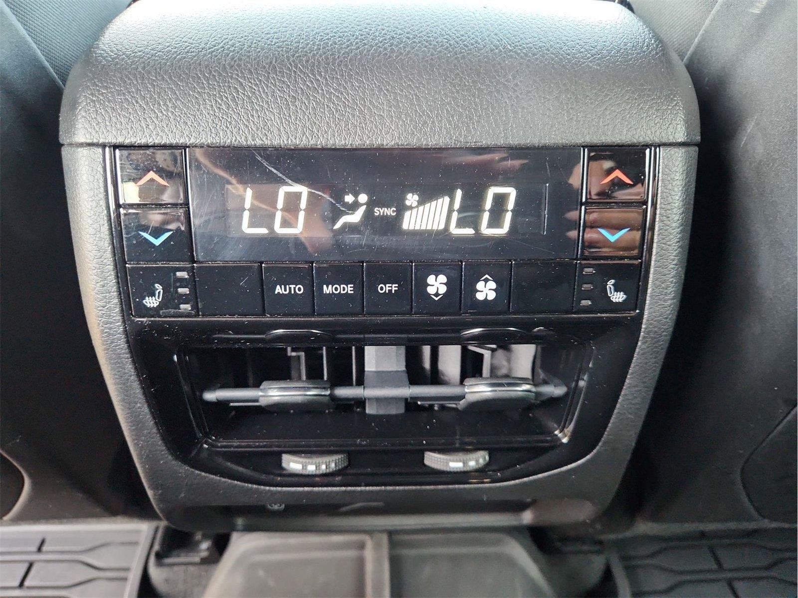Used 2022 Jeep Grand Cherokee Overland w/ Adv Protech Group III AWD/4WD image 22