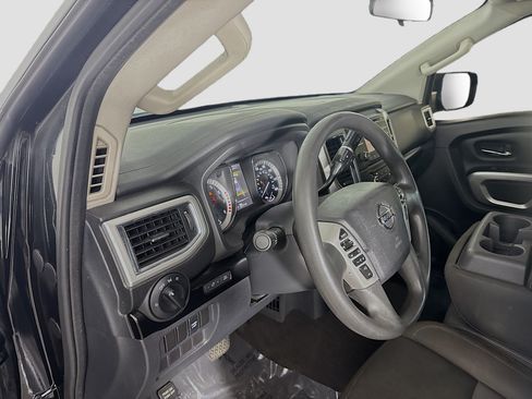 Used 2017 Nissan Titan SV RWD image 22