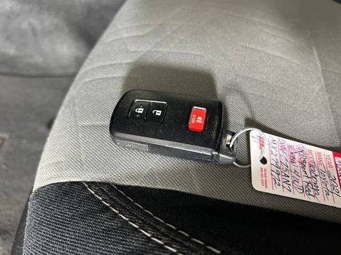 Used 2021 Toyota Tacoma TRD Sport w/ Technology Package image 27