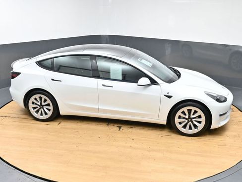 Used 2023 Tesla Model 3 Standard Range image 29