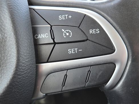 Used 2015 Chrysler 200 C image 6
