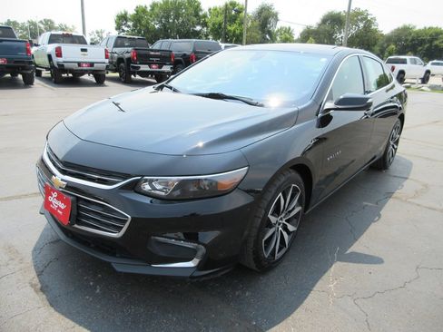 Used 2018 Chevrolet Malibu LT w/ Leather Package FWD image 11