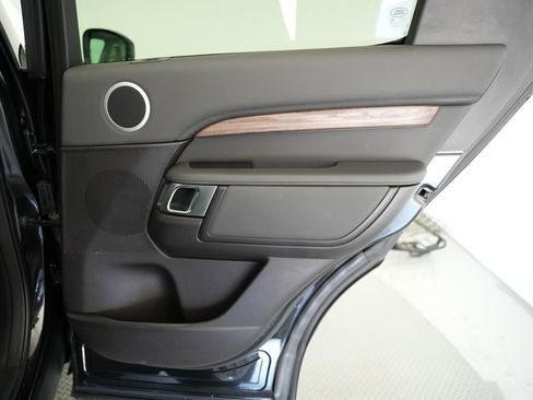 Used 2017 Land Rover Discovery HSE image 42