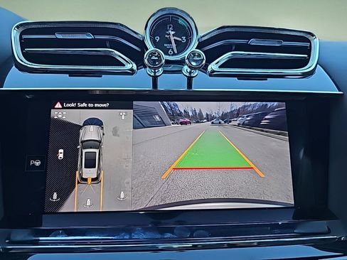 New 2024 Bentley Bentayga image 23