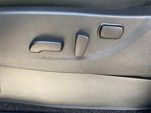 Used 2025 Nissan Frontier PRO-4X image 18