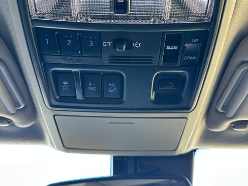 Used 2023 Toyota 4Runner SR5 Premium w/ Moonroof Package AWD/4WD image 40