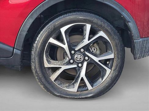 Used 2019 Toyota C-HR XLE image 5