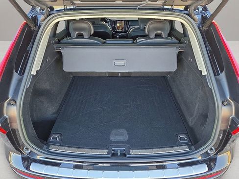 Certified 2023 Volvo XC60 B5 Plus w/ Protection Package Premier image 15