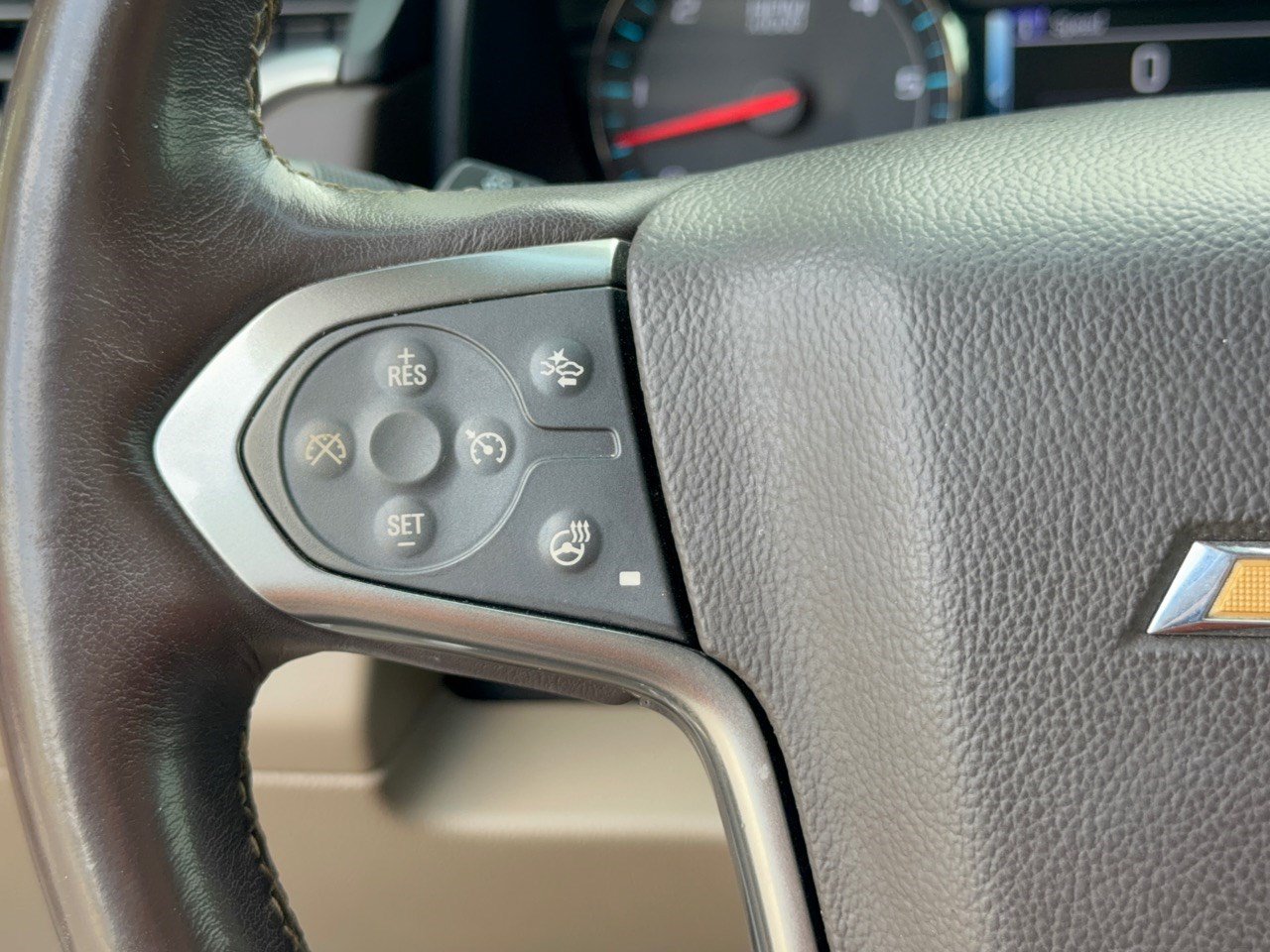 Used 2020 Chevrolet Suburban LT w/ Luxury Package RWD image 18