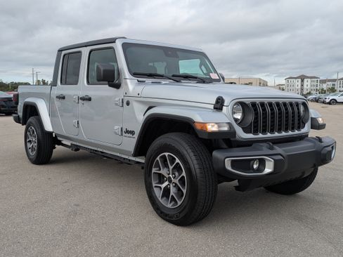 Used 2024 Jeep Gladiator Sport image 2