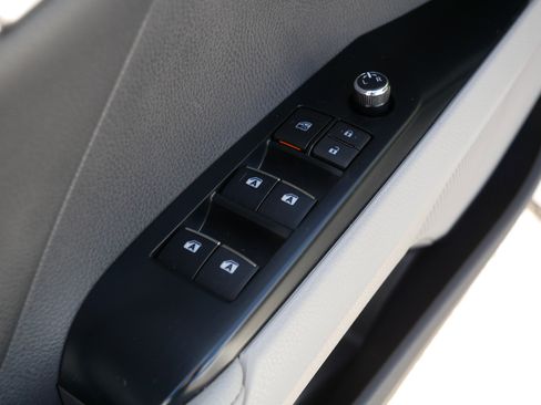 Used 2019 Toyota Camry XLE FWD image 19