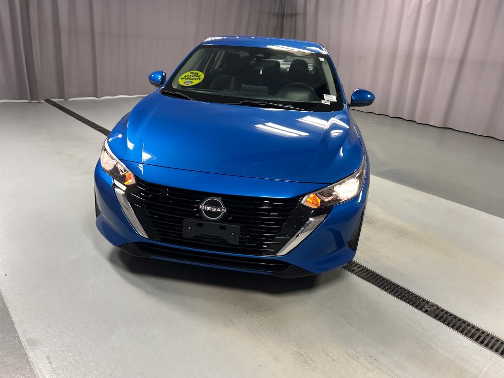 Used 2025 Nissan Sentra SV FWD image 2