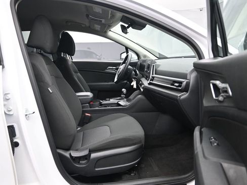 Used 2025 Kia Sportage LX AWD/4WD image 29