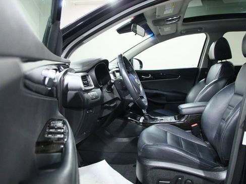 Used 2019 Kia Sorento EX AWD/4WD image 4