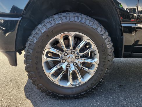 Used 2023 RAM 1500 Laramie AWD/4WD image 10