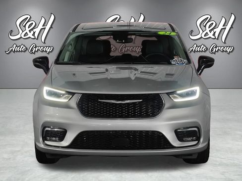 Used 2024 Chrysler Pacifica Touring-L FWD image 18