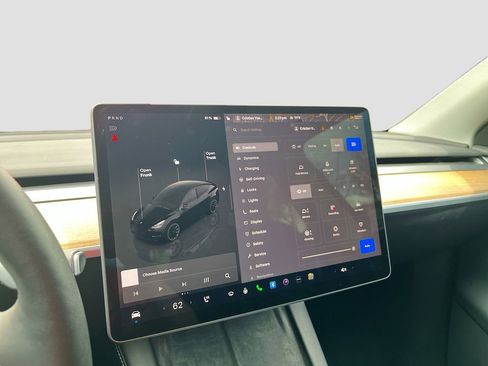 Used 2024 Tesla Model Y Long Range AWD/4WD image 13