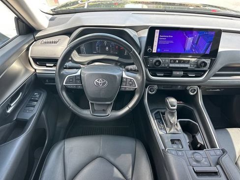 Used 2024 Toyota Grand Highlander AWD image 13